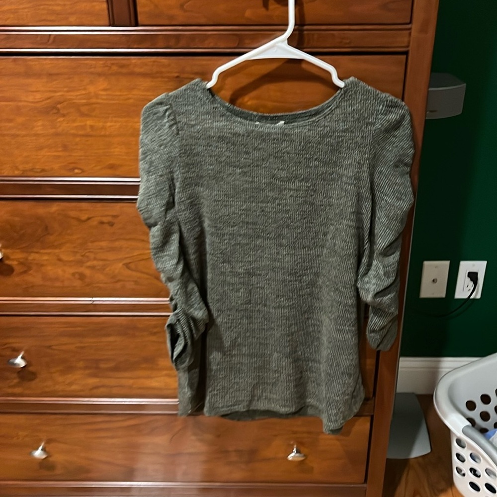 Max studio ruffle sleeve green blouse